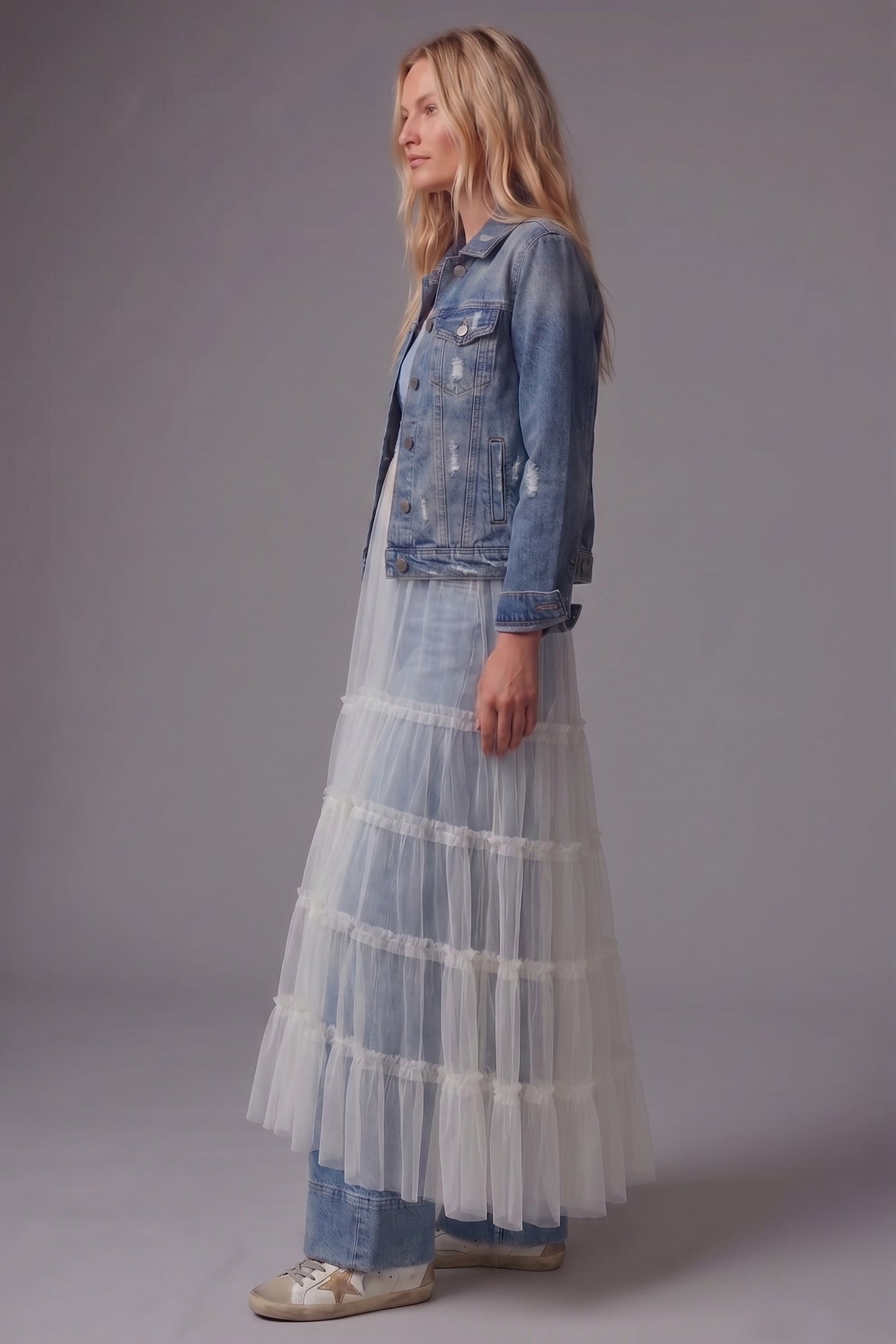 Blusa strapless con faldón de tul