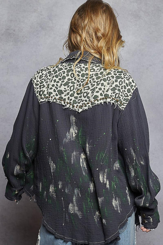 Camisola con animal print y estoperoles