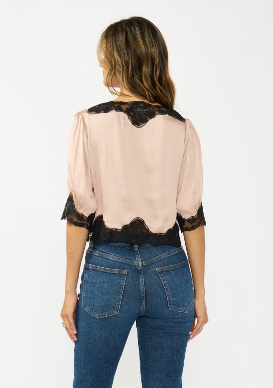 Blusa satinada con encaje