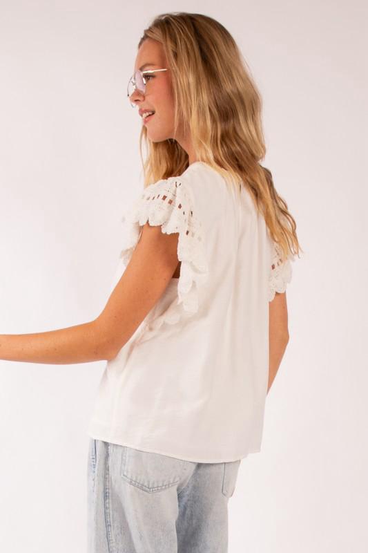 Blusa con detalle de mangas tejidas