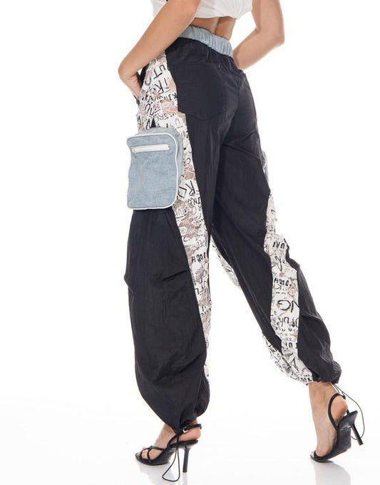 Pantalón jogger con combinación de telas