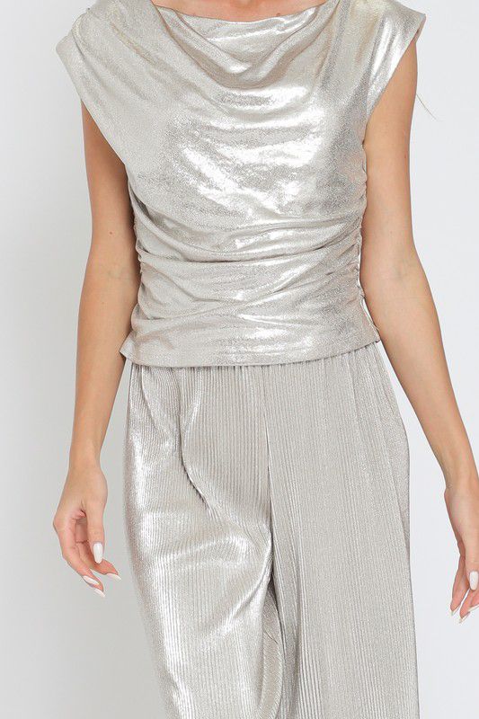 Set metálico con plisado y drapeado