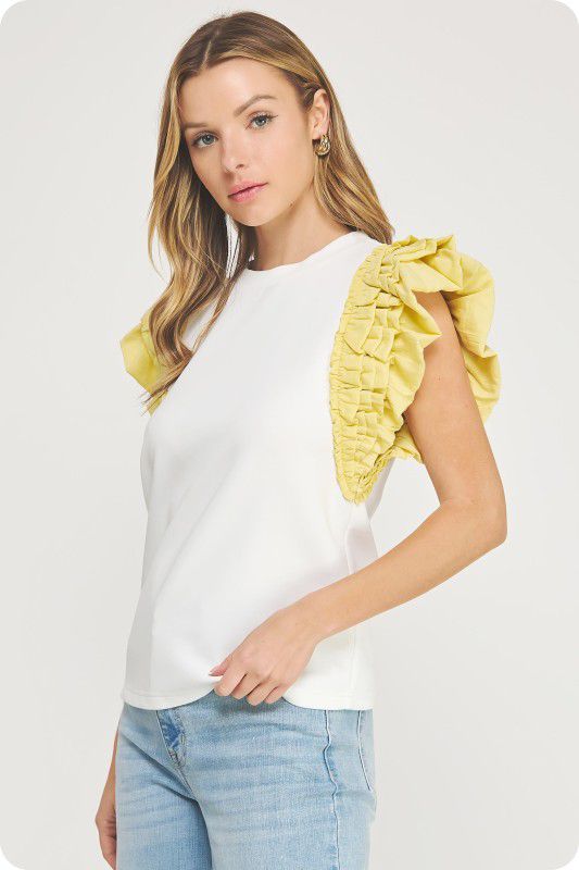 Blusa con volantes en mangas