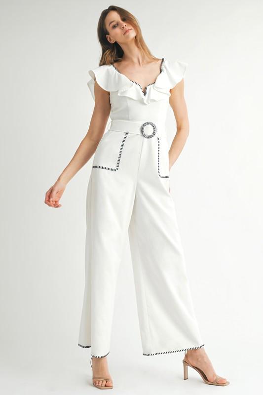 Entero con bordado en contraste con cinto