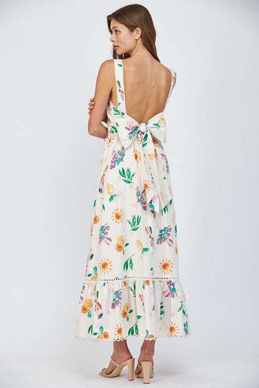 Vestido estampado con detalles de guipur y amarre en espalda