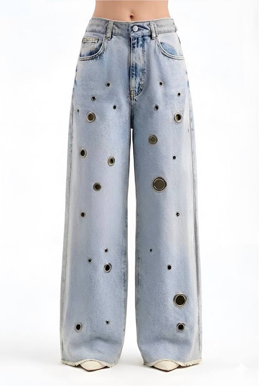 Jeans wide leg con ojillos en delantero