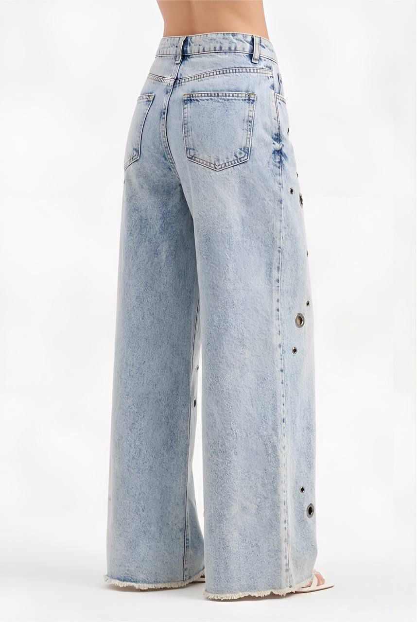 Jeans wide leg con ojillos