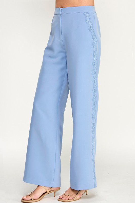 Pantalón con detalle de encaje