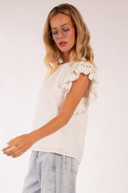 Blusa con detalle de mangas tejidas