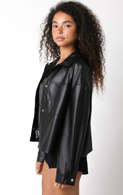 Chamarra vinipiel con bolsas