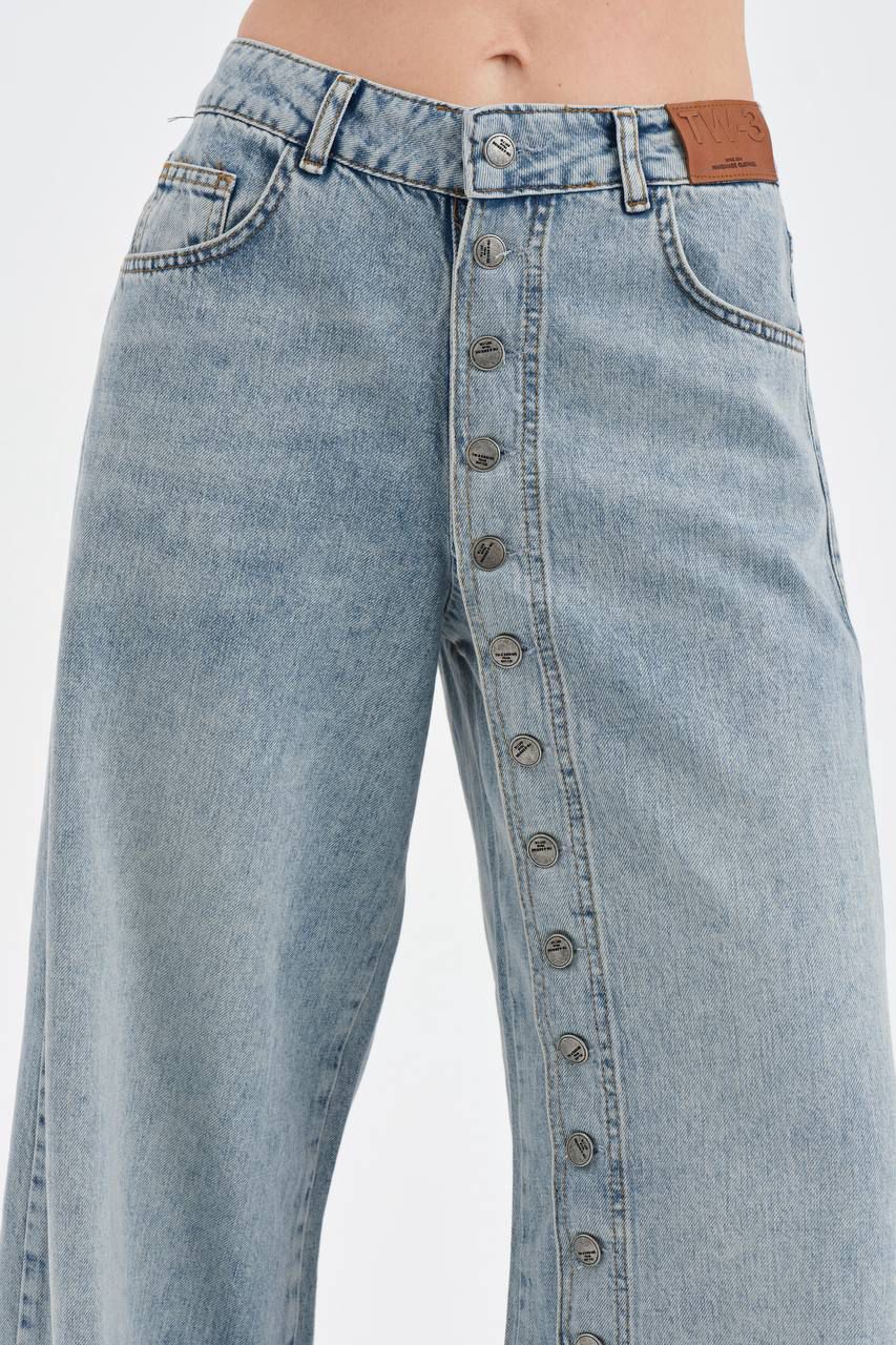 Jeans wide leg con botones
