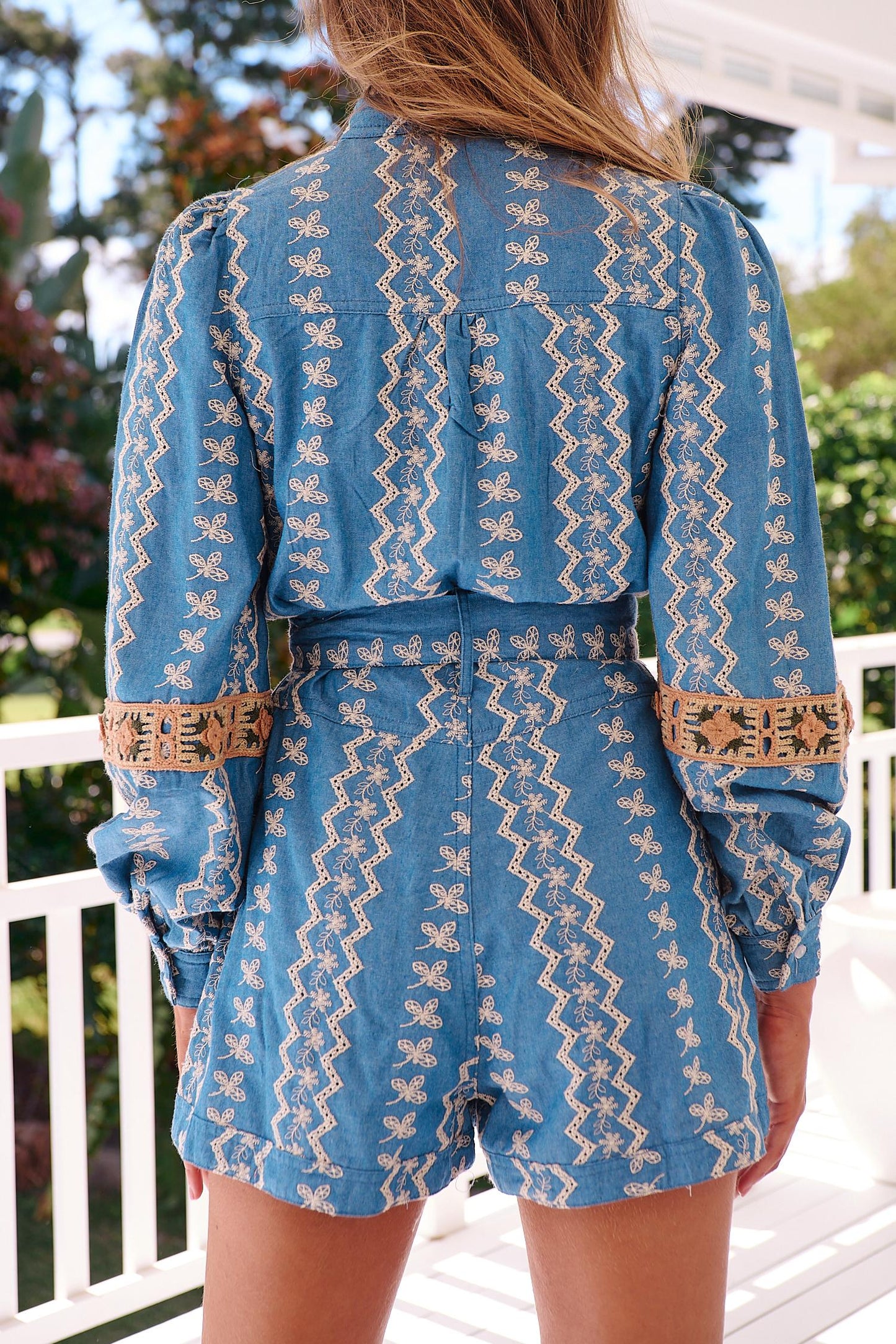 Romper bordado con cierre y cinto