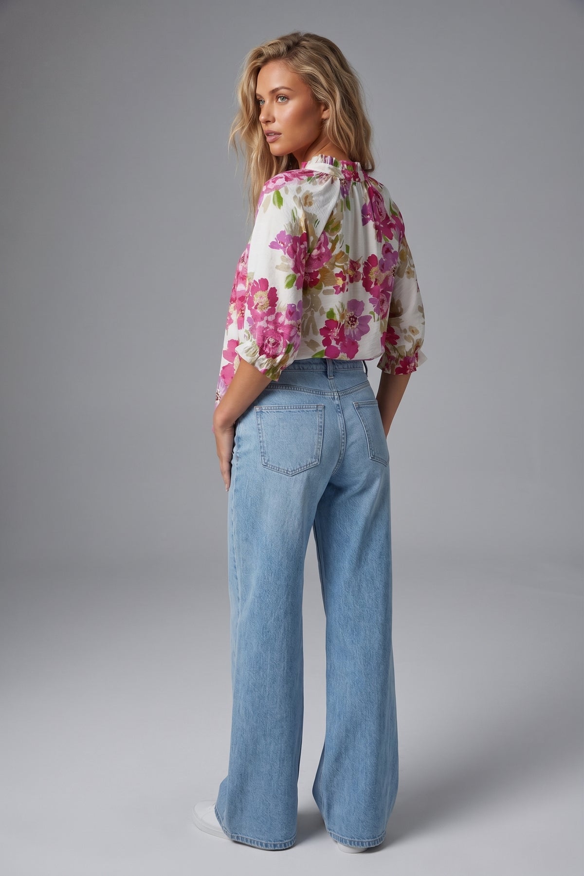 Blusa flores con alforzas en delantero