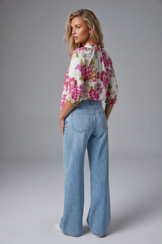 Blusa flores con alforzas en delantero