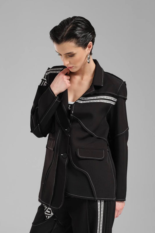 Saco con pespuntes y cortes