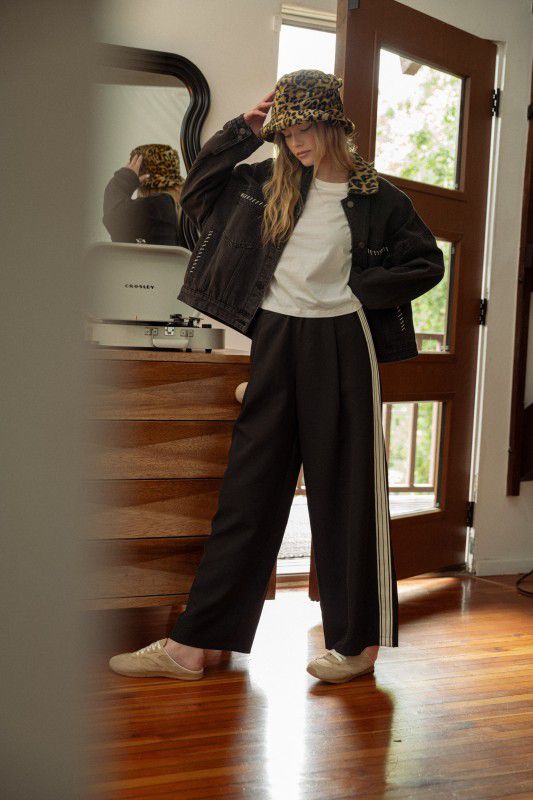 Pantalón recto con franja