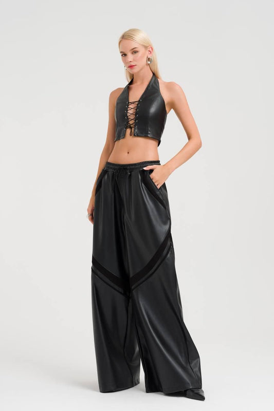 Pantalón vinipiel con cárdigan