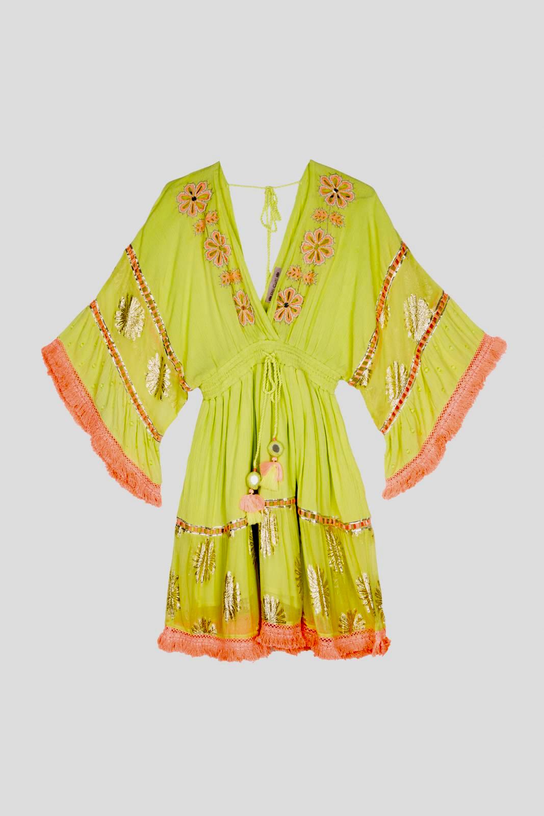 Vestido con flores bordadas y caladas