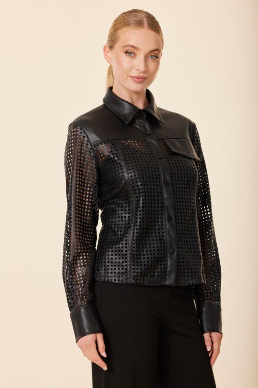 Chamarra de piel vegana calada