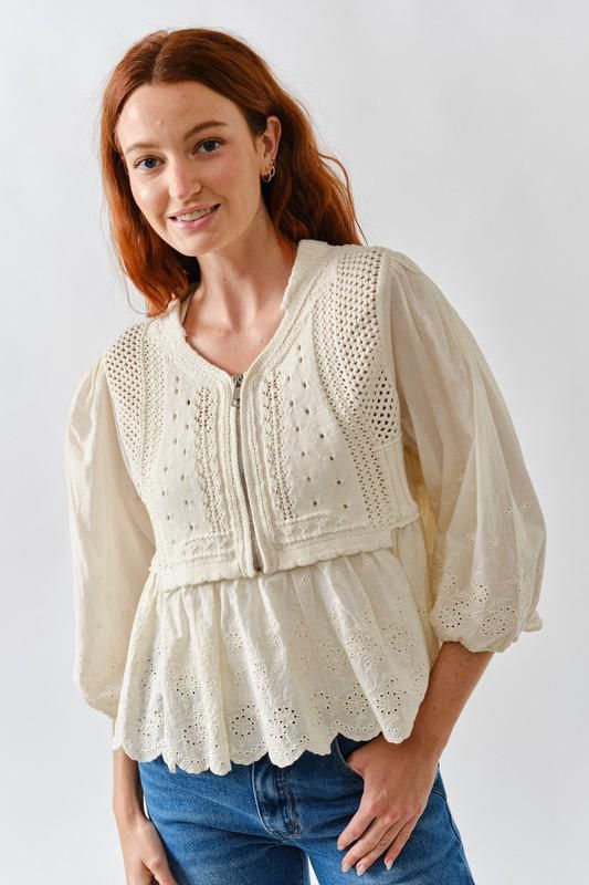 Blusa combinada con tejido bordada