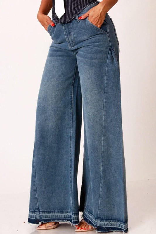 Jeans pierna ancha con corte