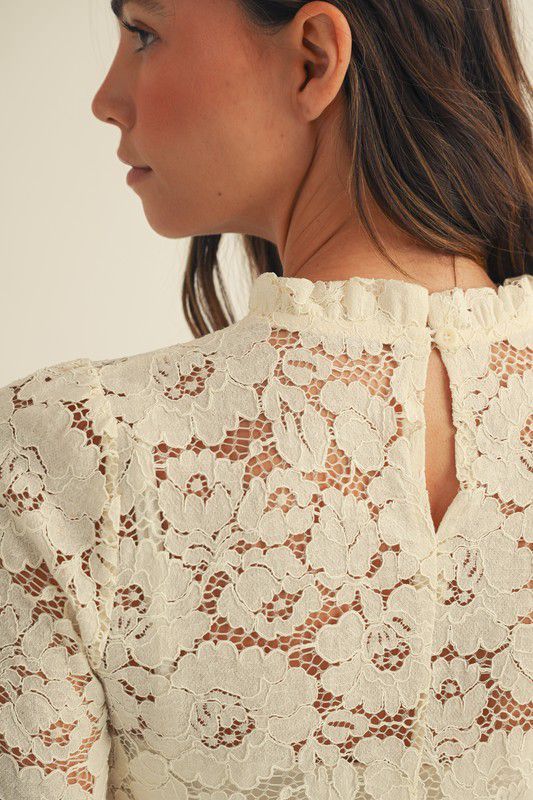 Blusa encaje con mini escarola en cuello