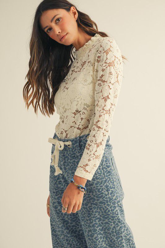 Blusa encaje con mini escarola en cuello