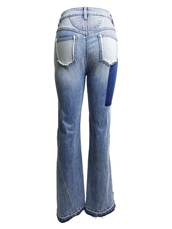 Jeans flare con corte en delantero