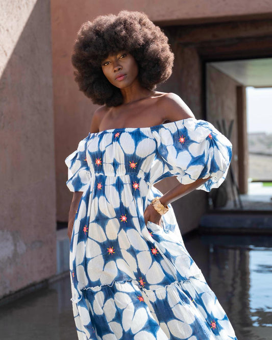 Vestido con bordado de espejos