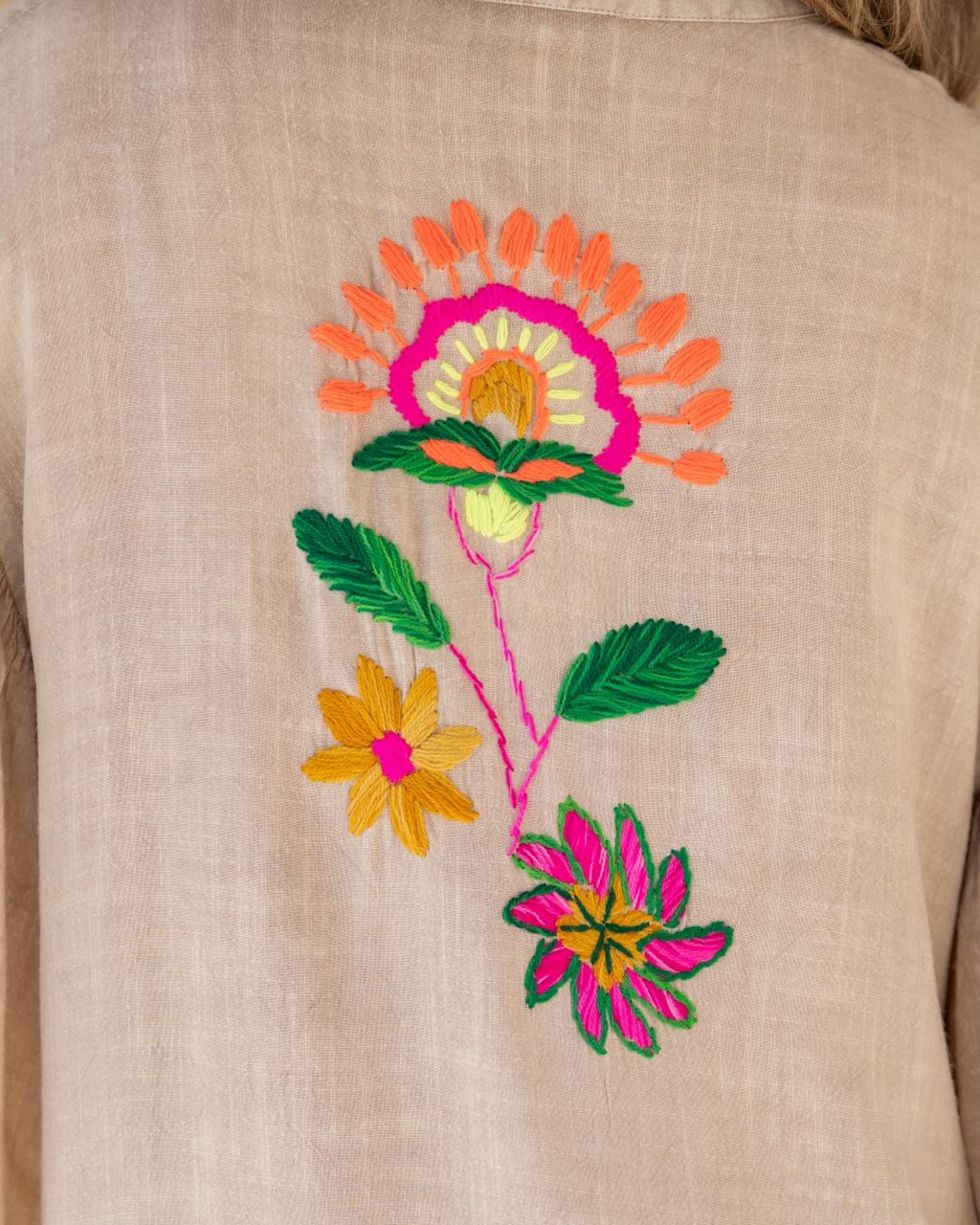 Vestido bordado con flores