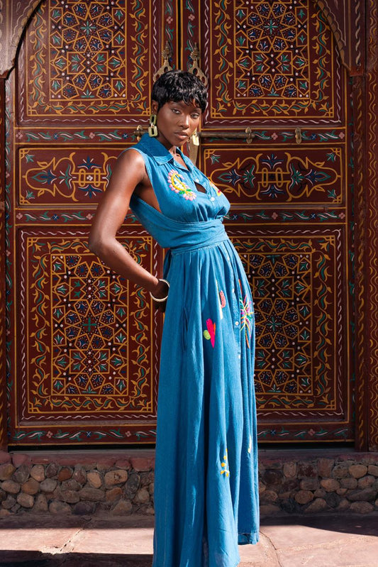 Vestido bordado con amarre