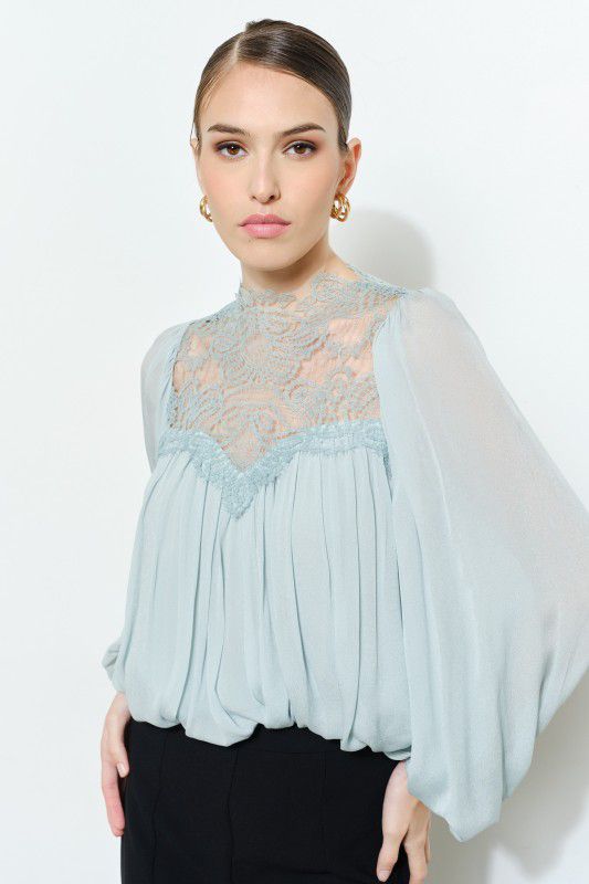 Blusa de chiffon con encaje