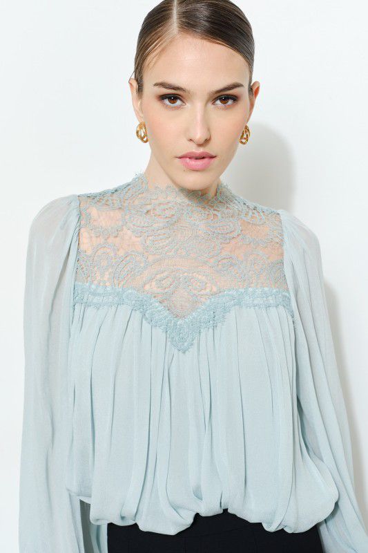 Blusa de chiffon con encaje
