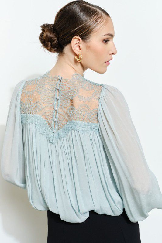 Blusa de chiffon con encaje
