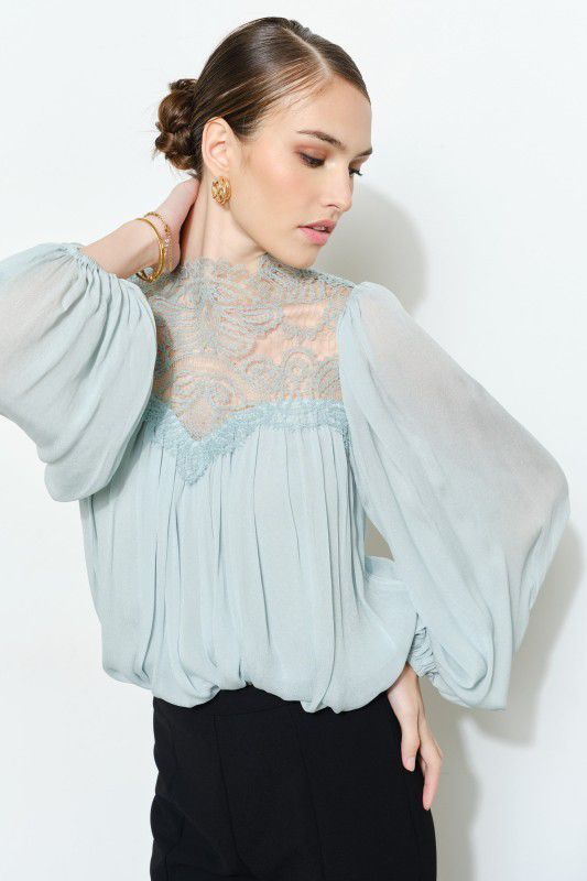 Blusa de chiffon con encaje