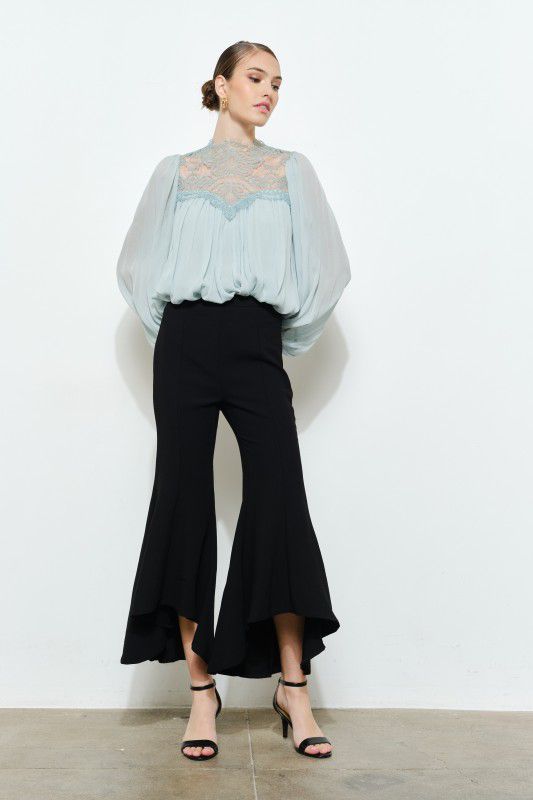 Blusa de chiffon con encaje