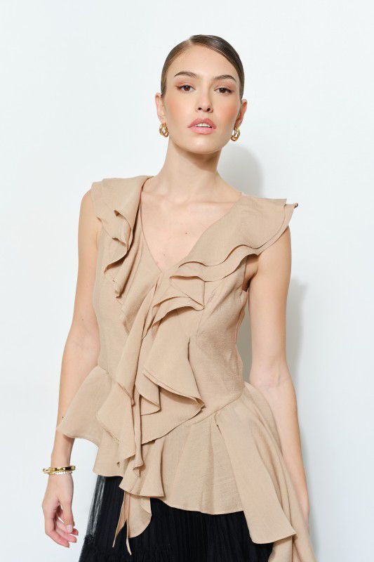 Blusa asimétrica con escarolas