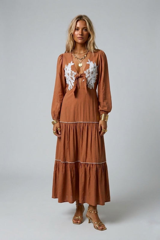 Vestido con aplicación y amarre