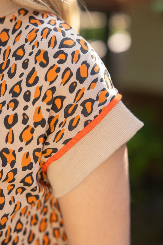Blusa animal print contraste
