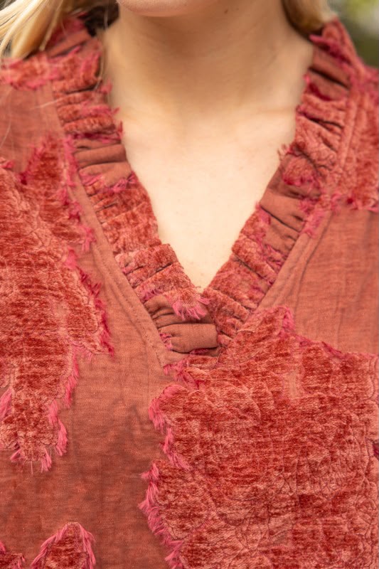 Blusa flores relieve