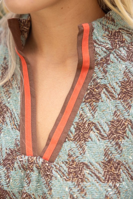 Blusa pata de gallo y mezclilla