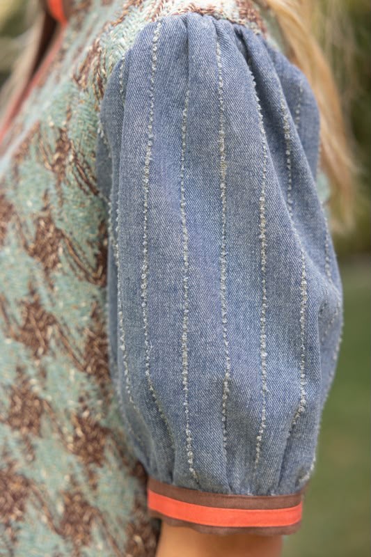 Blusa pata de gallo y mezclilla