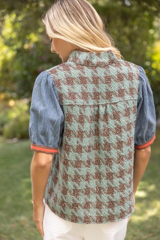 Blusa pata de gallo y mezclilla