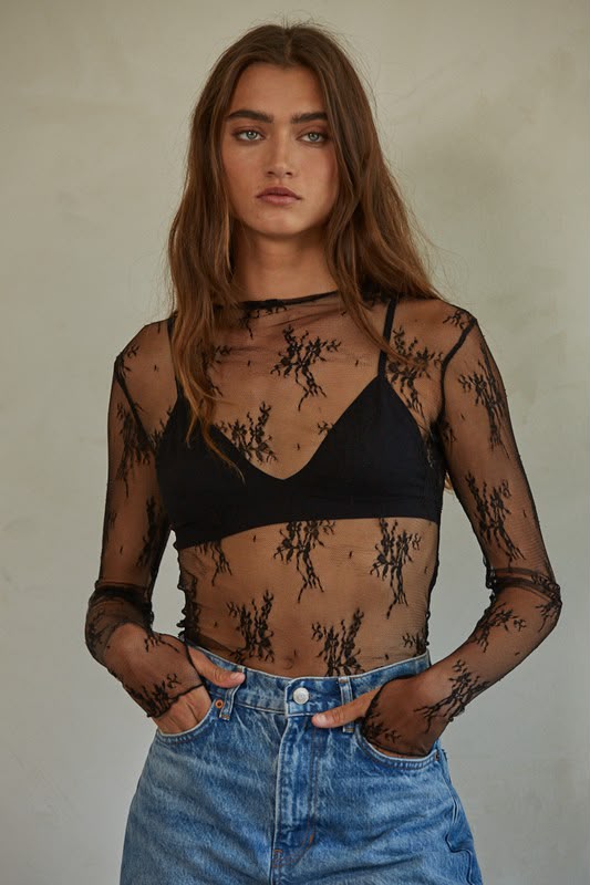 Blusa de mesh con ramos