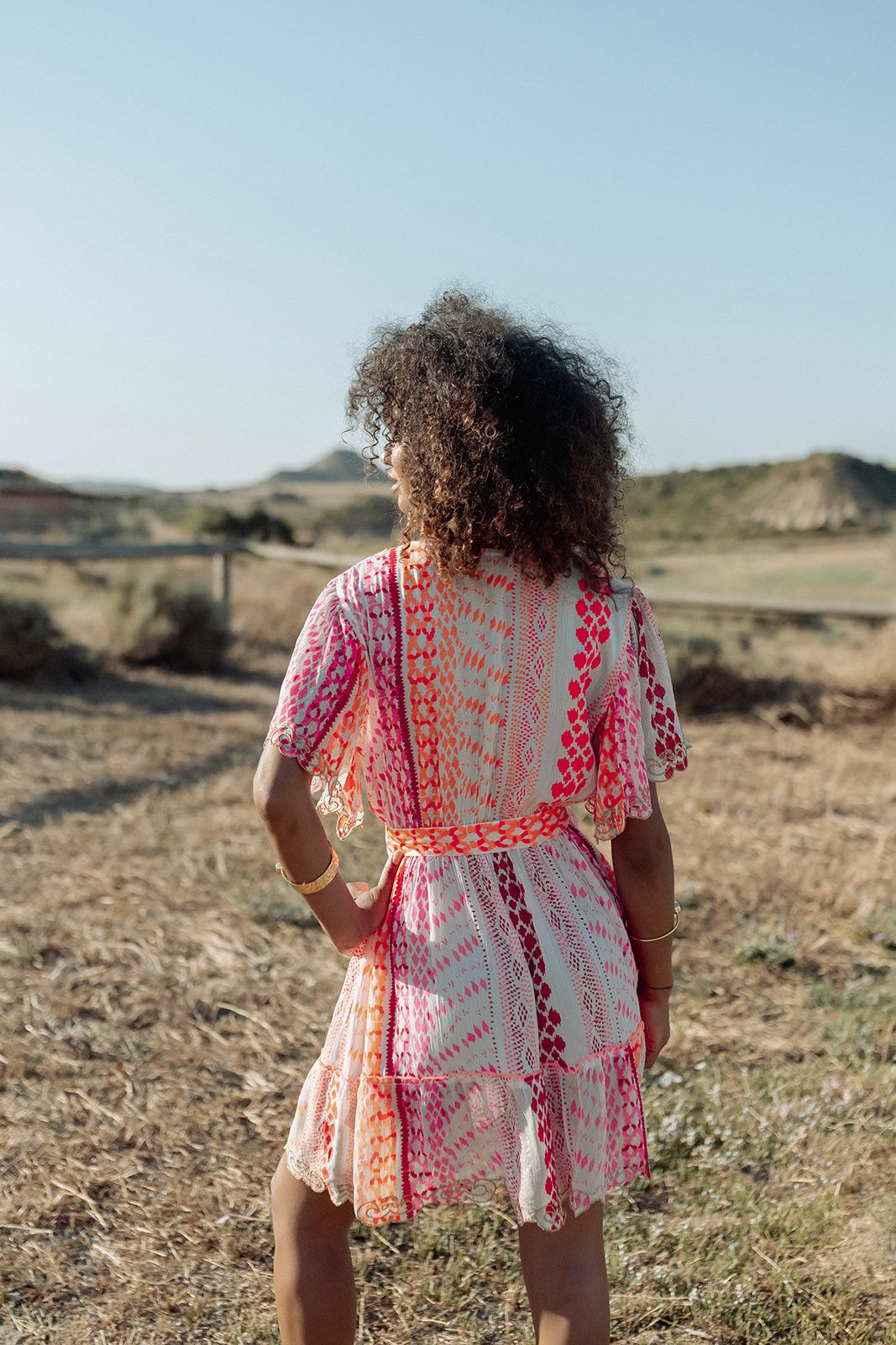 Vestido escote ondas