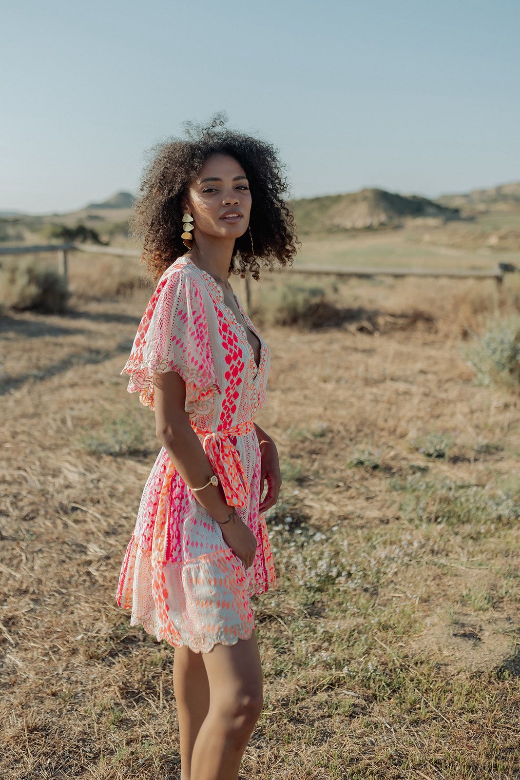 Vestido escote ondas