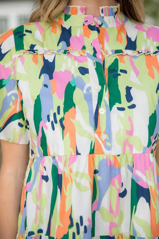 Vestido estampado con cortes