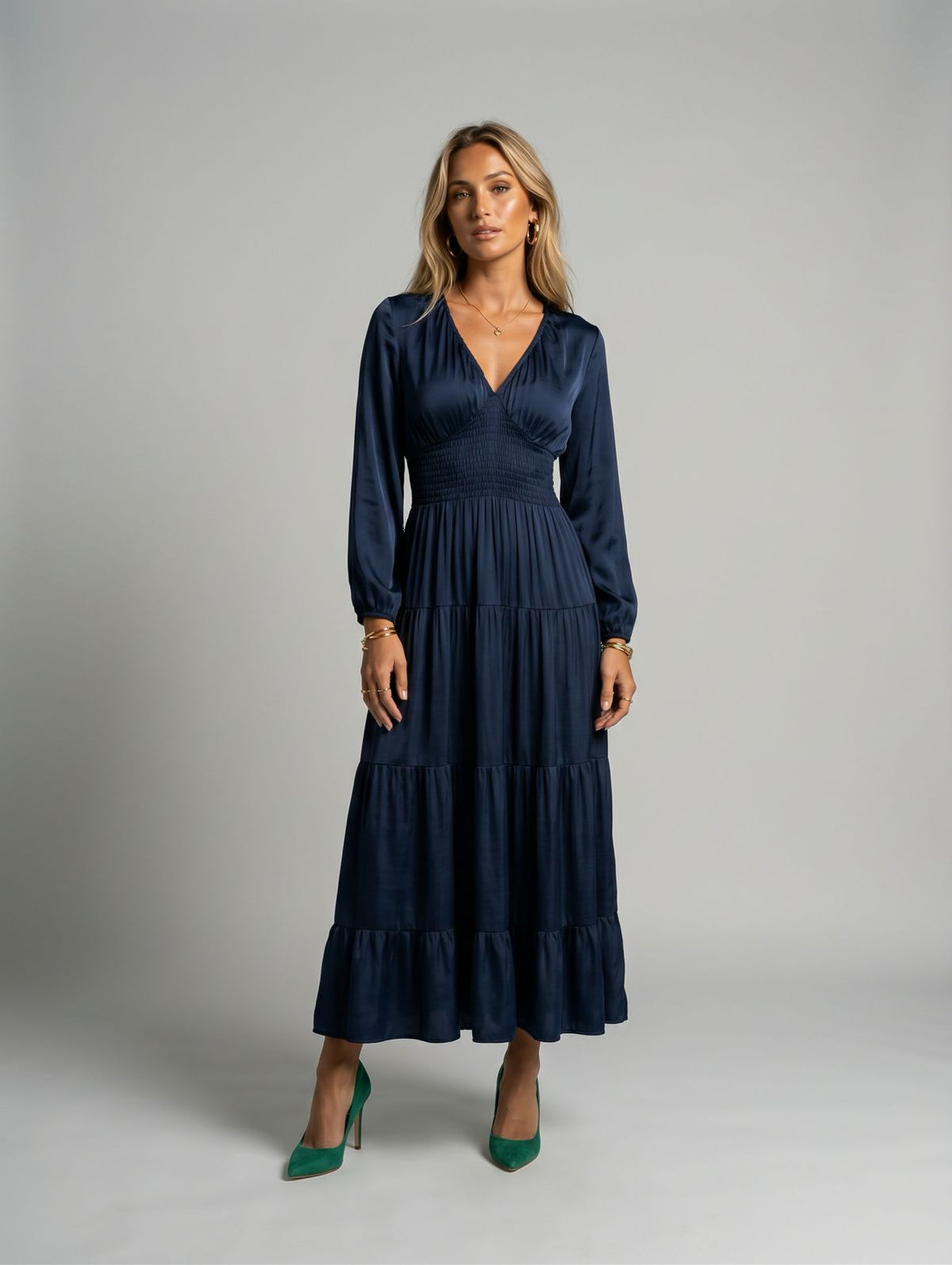 Vestido cortes satinado