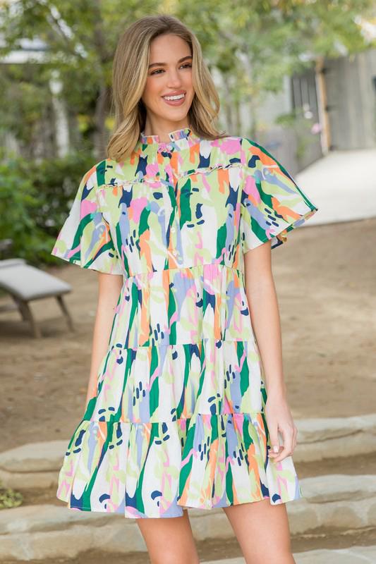 Vestido estampado con cortes