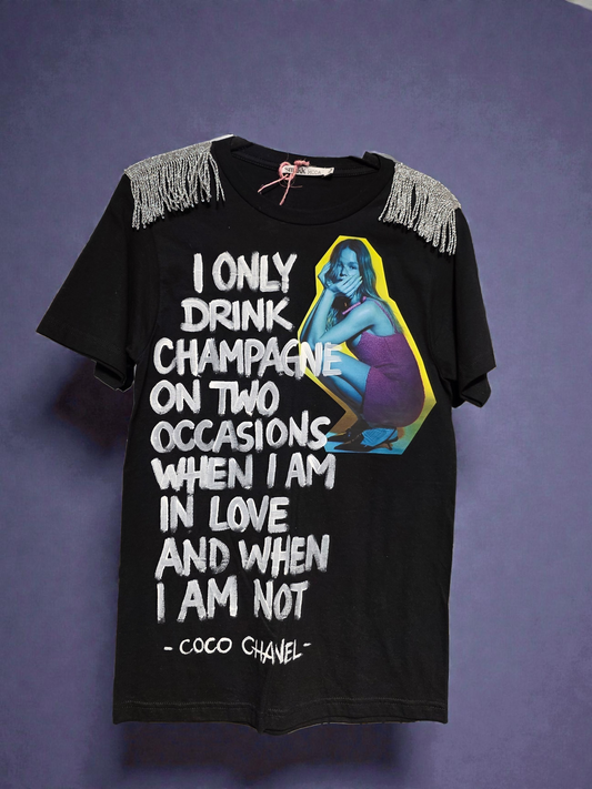 Camiseta pintada con apliques